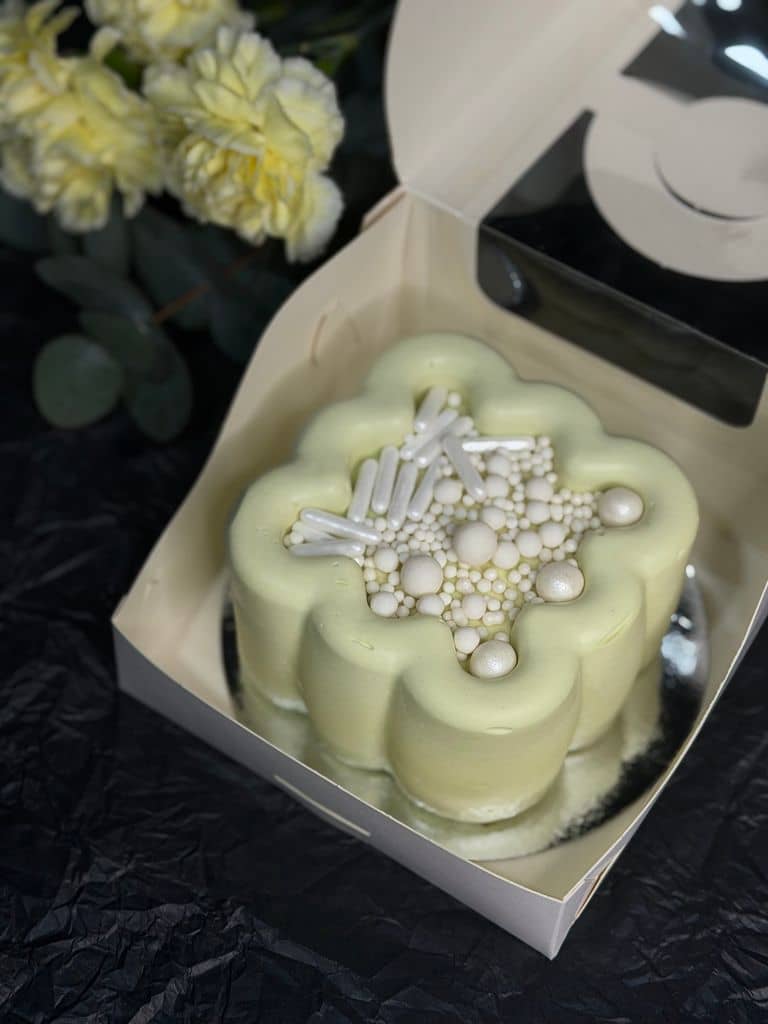 Букет «БЕНТО ТОРТ "ФИСТАШКА-МАЛИНА"» — фото 3